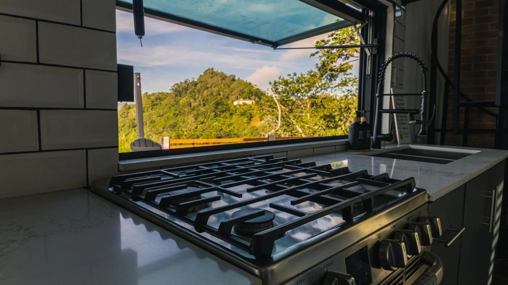 Ferrous Paradise - Tiny Container Home In Adjuntas Porto Rico